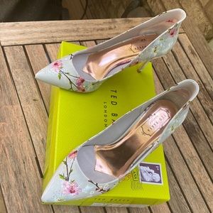Ted Baker oriental blossom US 8.5 heels of beauty